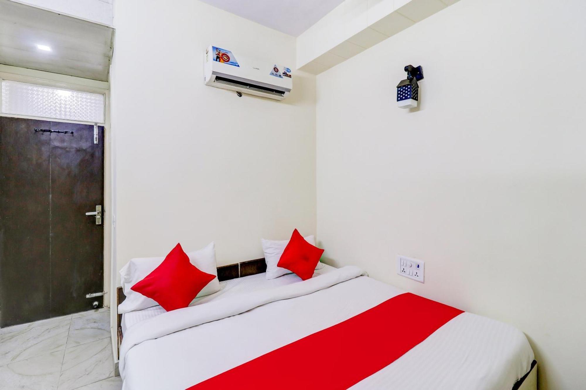 Hotel O Rs Hotels Near Pitampura Metro Delhi  Exterior foto